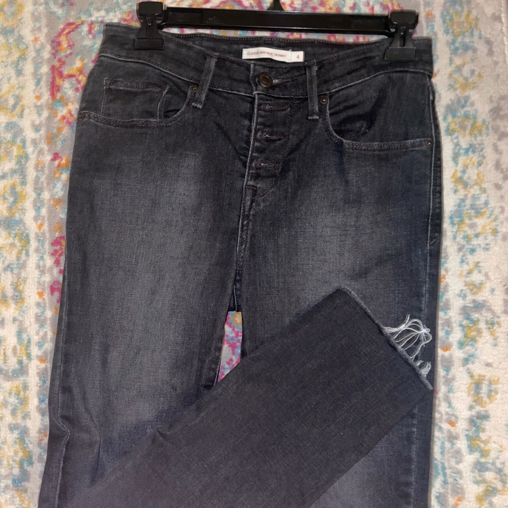 Levi mid rise jeans